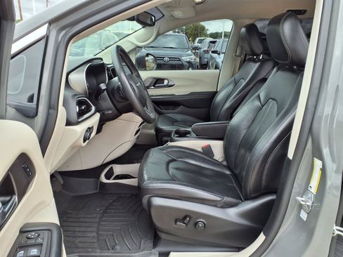 Used 2022 Chrysler Pacifica Touring-L FWD image 24