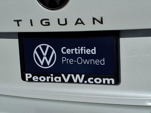 Certified 2022 Volkswagen Tiguan SE R-Line image 16