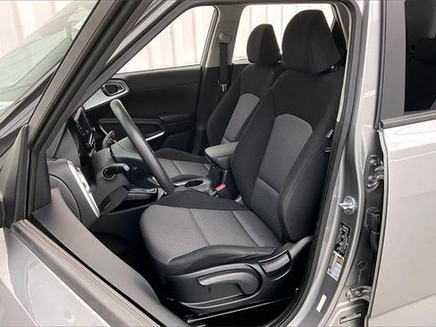 Used 2023 Kia Soul LX w/ LX Technology Package image 8