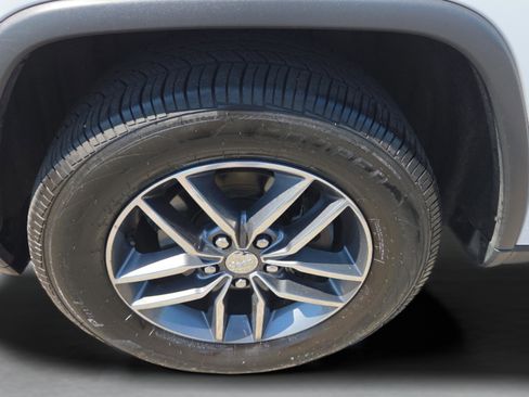 Used 2017 Jeep Grand Cherokee Limited image 34