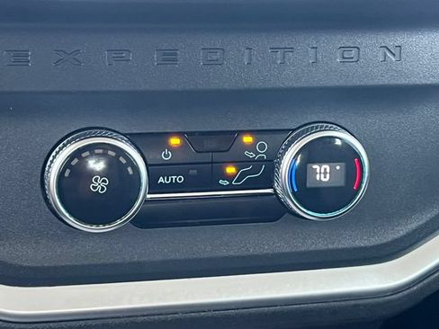 Certified 2025 Ford Expedition Active AWD/4WD image 40