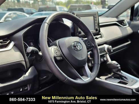 Used 2022 Toyota RAV4 XLE w/ Convenience Package image 18
