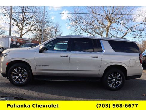 Used 2021 Chevrolet Suburban LT w/ LT Signature Package image 4