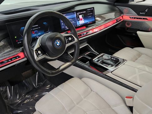 Used 2023 BMW i7 xDrive60 w/ Executive Package 2 AWD/4WD image 16