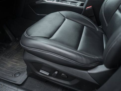 Used 2024 Ford Explorer XLT w/ Equipment Group 202A image 35