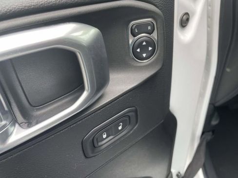 Used 2022 Jeep Wrangler Unlimited Sahara AWD/4WD image 20