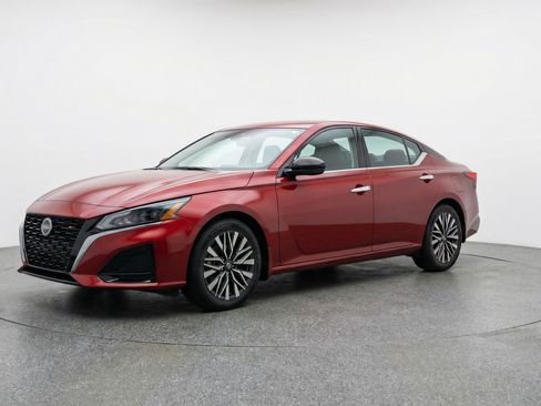 Used 2025 Nissan Altima 2.5 SV image 3
