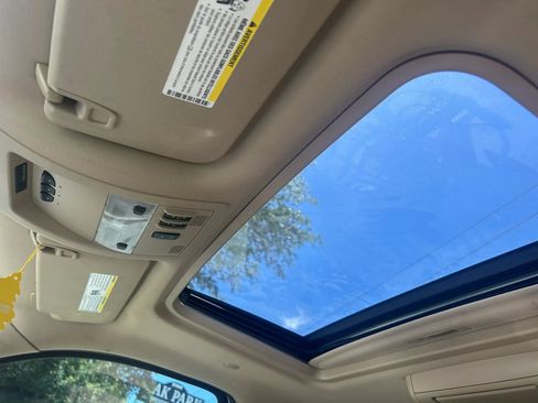 Used 2011 Cadillac Escalade Premium RWD image 48