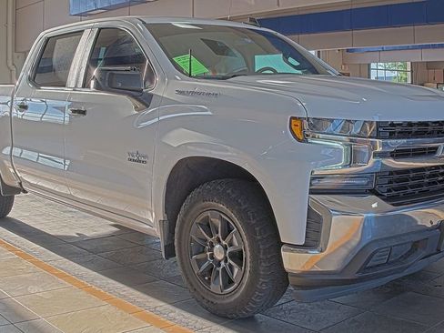 Used 2020 Chevrolet Silverado 1500 LT w/ Texas Edition image 4