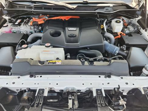 Used 2024 Toyota Sequoia Limited RWD image 32