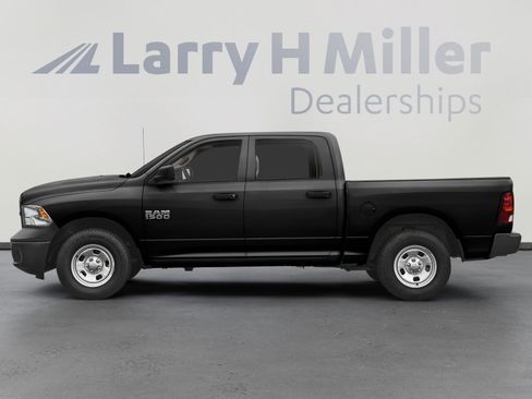 Used 2022 RAM 1500 Tradesman w/ Tradesman SXT Package RWD image 3