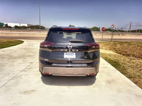 Used 2024 Nissan Rogue SL FWD image 6