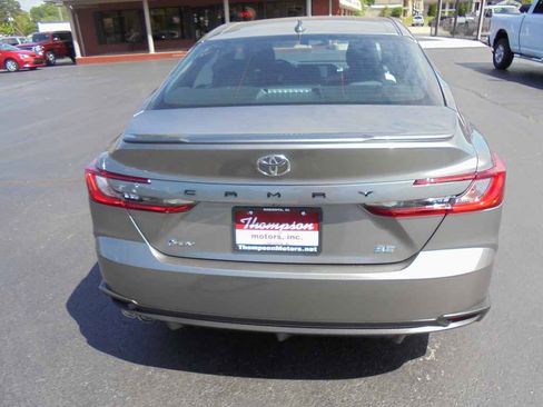 Used 2025 Toyota Camry XLE image 4