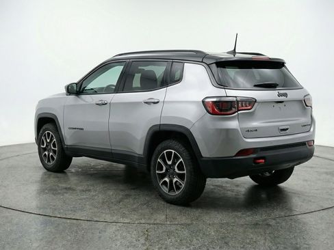 Used 2025 Jeep Compass Trailhawk AWD/4WD image 6
