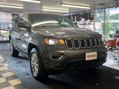 Used 2021 Jeep Grand Cherokee Laredo AWD/4WD image 1