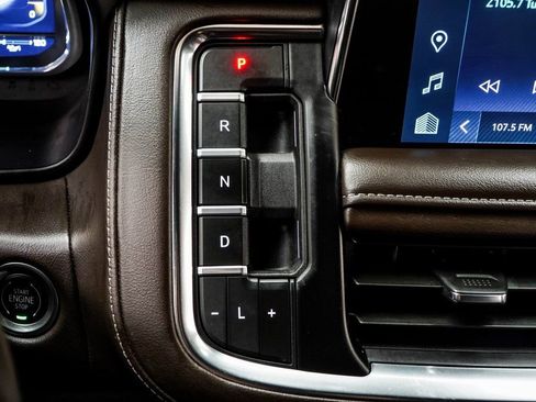Used 2024 Chevrolet Suburban LT RWD image 24