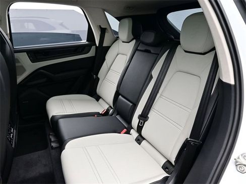 New 2026 Porsche Cayenne GTS image 15