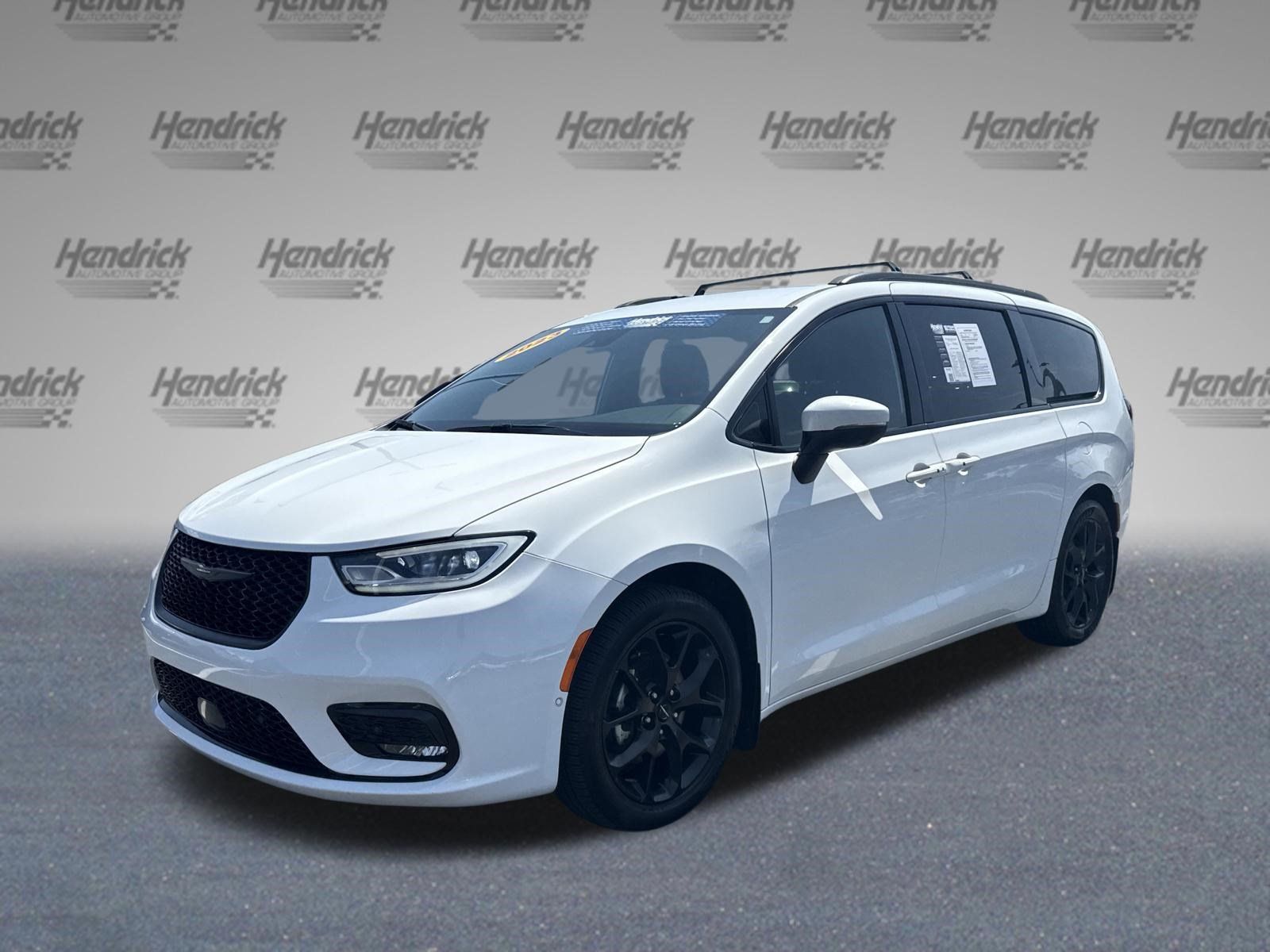 Used 2023 Chrysler Pacifica Touring-L w/ S Appearance Package FWD image 4