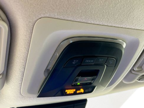 Used 2025 Toyota Corolla LE image 22