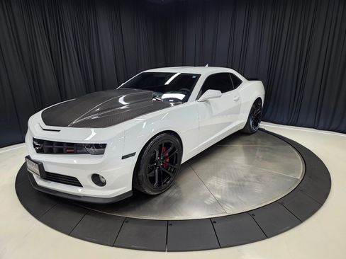 Used 2013 Chevrolet Camaro SS w/ SS Performance Package image 7