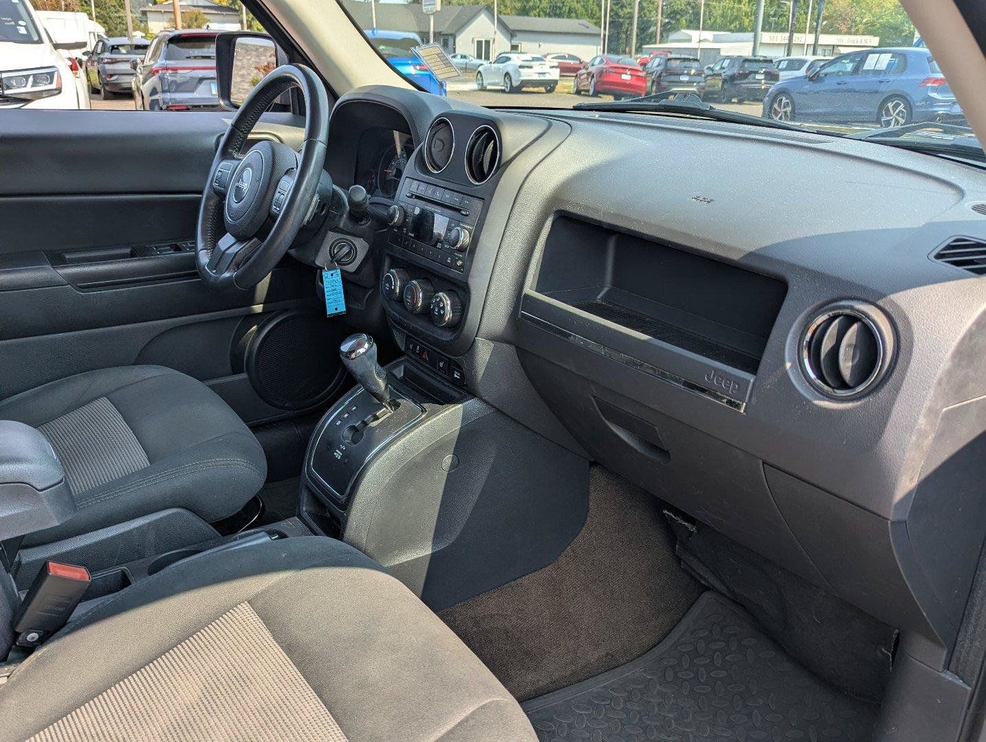 Used 2014 Jeep Patriot Latitude FWD image 30
