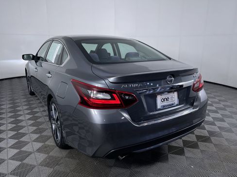 Used 2017 Nissan Altima 2.5 SR w/ LED Appearance Package image 22