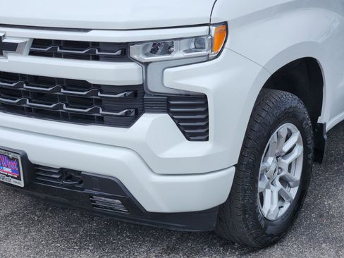 Used 2024 Chevrolet Silverado 1500 RST w/ Z71 Off-Road Package AWD/4WD image 11