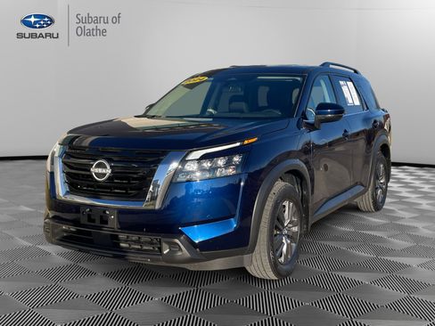 Used 2024 Nissan Pathfinder SV w/ SV Premium Package image 13