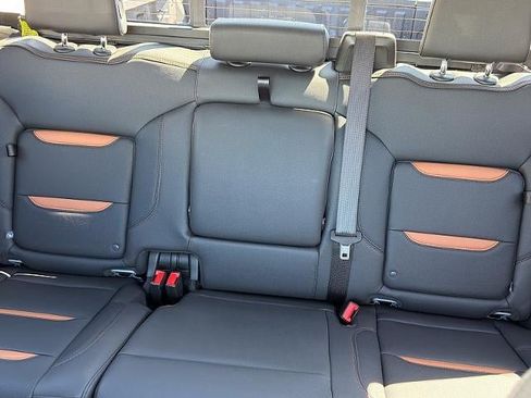 Used 2025 GMC Sierra 1500 AT4 w/ AT4 Preferred Package AWD/4WD image 40