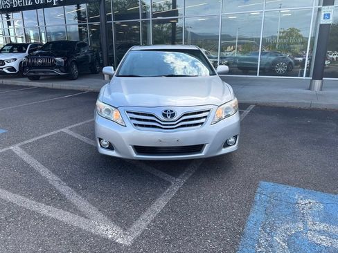 Used 2011 Toyota Camry XLE w/ SE/XLE Extra-Value Pkg FWD image 3