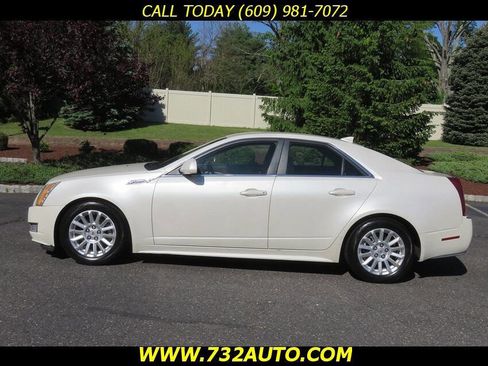Used 2010 Cadillac CTS Luxury RWD image 2
