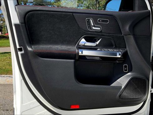 New 2026 Mercedes-Benz GLB 250 4MATIC image 14