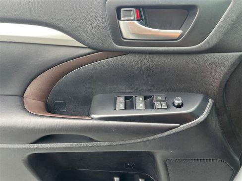 Used 2019 Toyota Highlander XLE AWD/4WD image 20