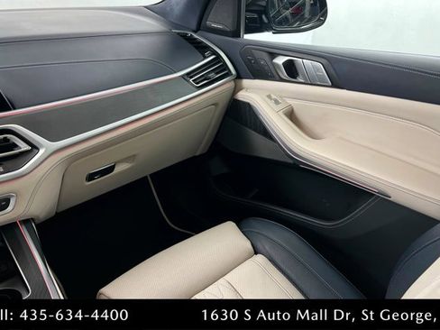 Used 2022 BMW X7 M50i image 10