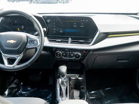 Used 2024 Chevrolet Trax LT w/ Driver Confidence Package image 15