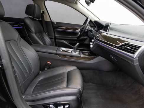 Used 2021 BMW 740i RWD image 14