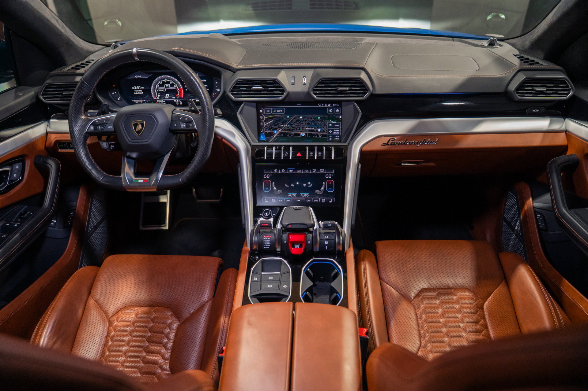 Used 2019 Lamborghini Urus AWD/4WD image 2