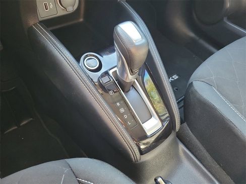 Certified 2020 Nissan Kicks SV image 32