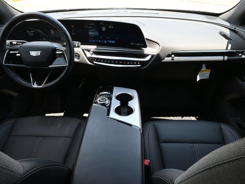 Used 2024 Cadillac Lyriq Tech RWD image 8
