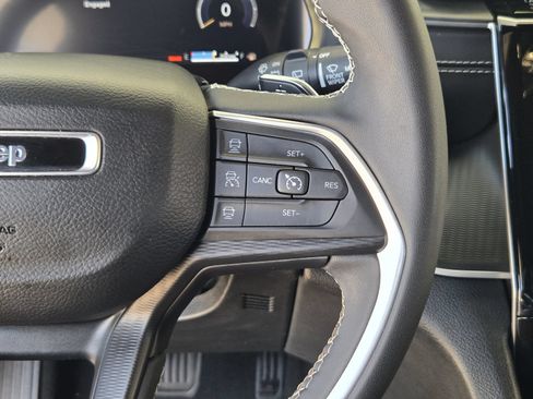Used 2025 Jeep Grand Cherokee L Laredo RWD image 32
