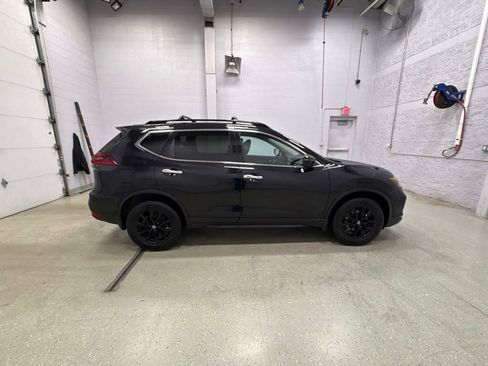 Used 2018 Nissan Rogue SV AWD/4WD image 3