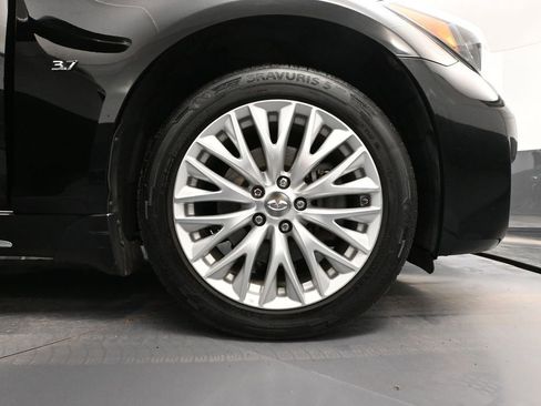 Used 2016 INFINITI Q70 L 3.7 w/ Technology Package image 17