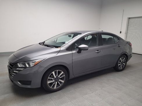 Used 2023 Nissan Versa SV image 2