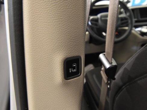 Used 2023 Chrysler Voyager LX FWD image 15