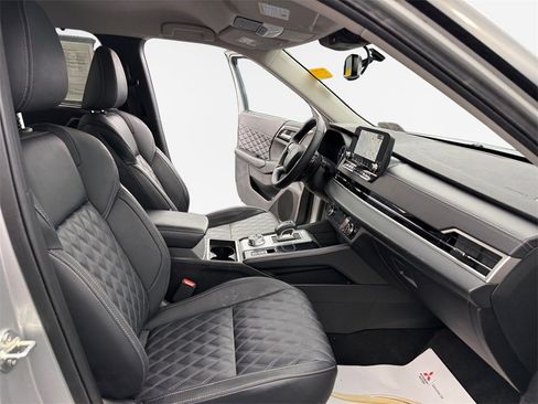 Used 2024 Mitsubishi Outlander SEL image 25