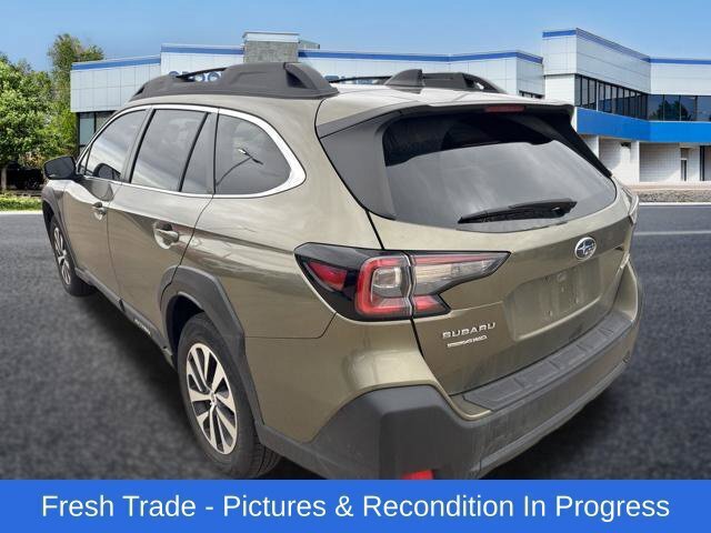 Certified 2025 Subaru Outback Premium AWD/4WD image 3