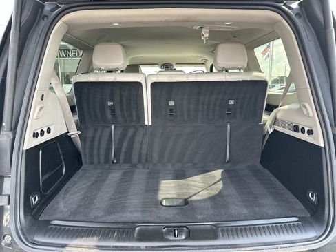 Used 2024 Jeep Wagoneer Series II w/ Flexible Seating Group RWD image 10