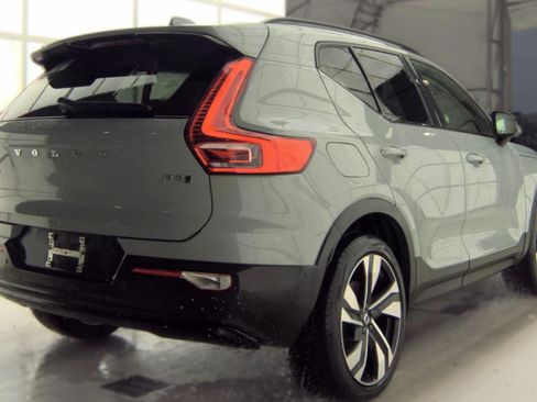 Used 2024 Volvo XC40 B5 Plus w/ Protection Package Premier AWD/4WD image 5