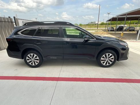 Used 2025 Subaru Outback Premium AWD/4WD image 8