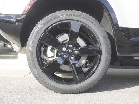 New 2026 Land Rover Defender 110 X-Dynamic SE image 32